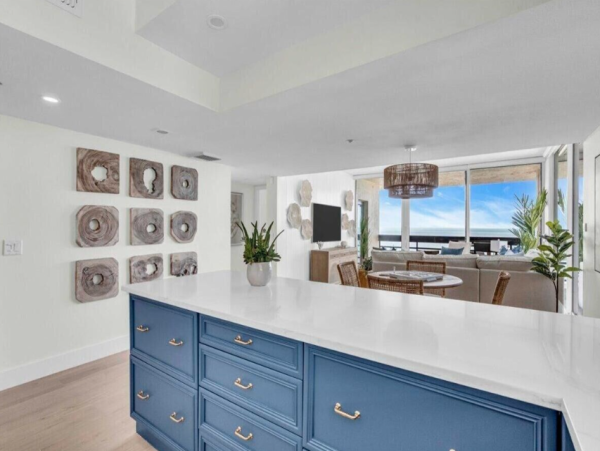 Beachfront Longboat Key Vacation Condo with Tennis Courts
